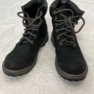 Women’s Union Bay size 6